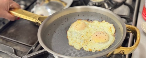 cooking fried egg on titanium pan