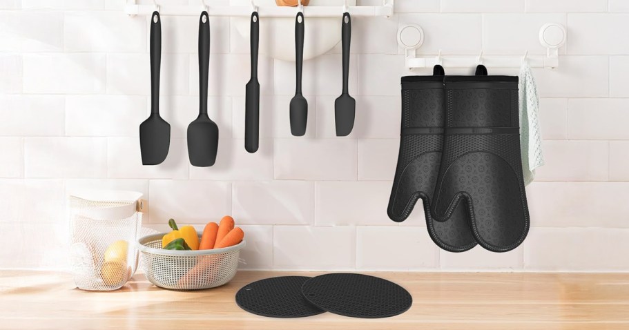 Flexible Oven Mitt & Silicone Spatula Set from $8.99 on Amazon (Reg. $18)