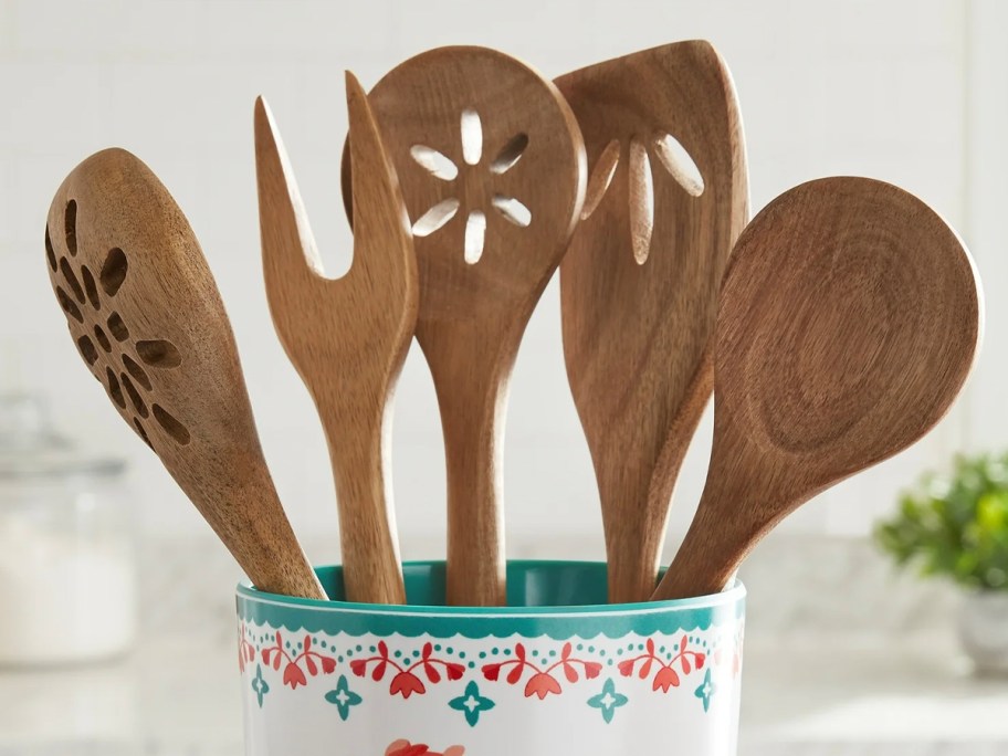 5 wooden kitchen utensils in jar 