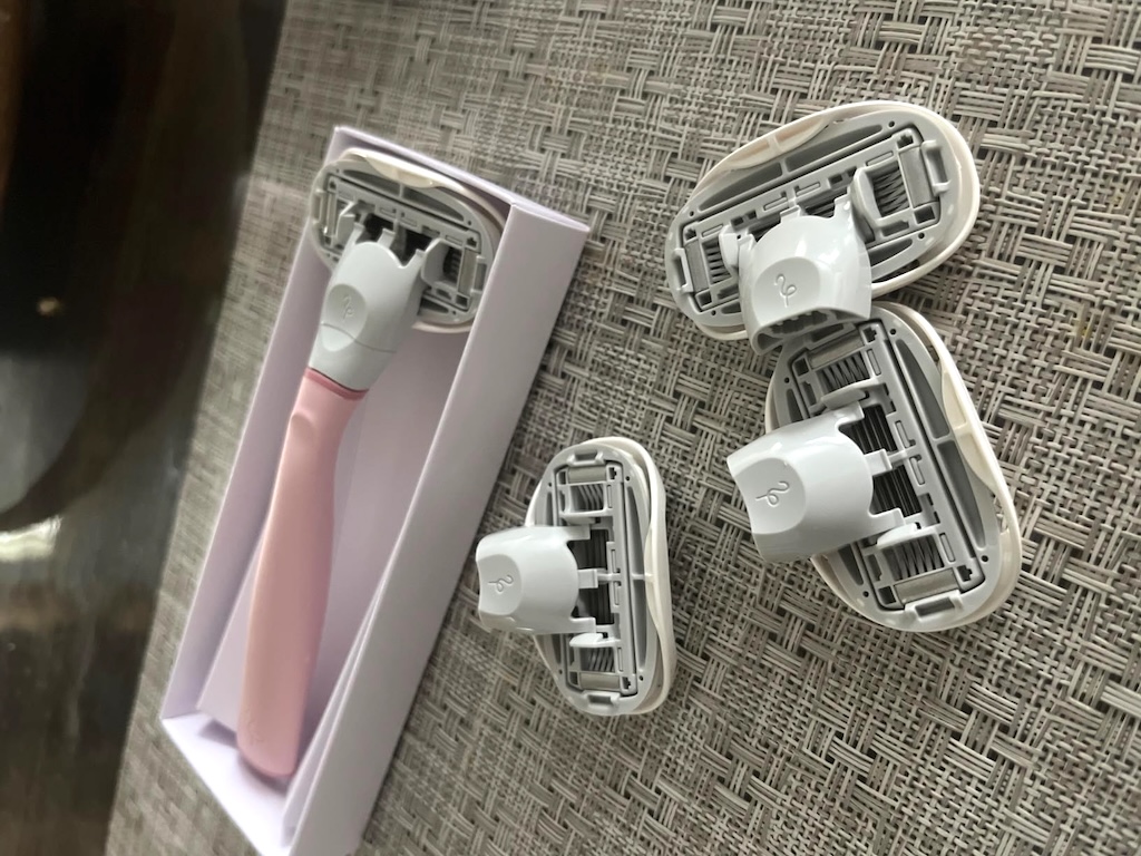razor with refills 