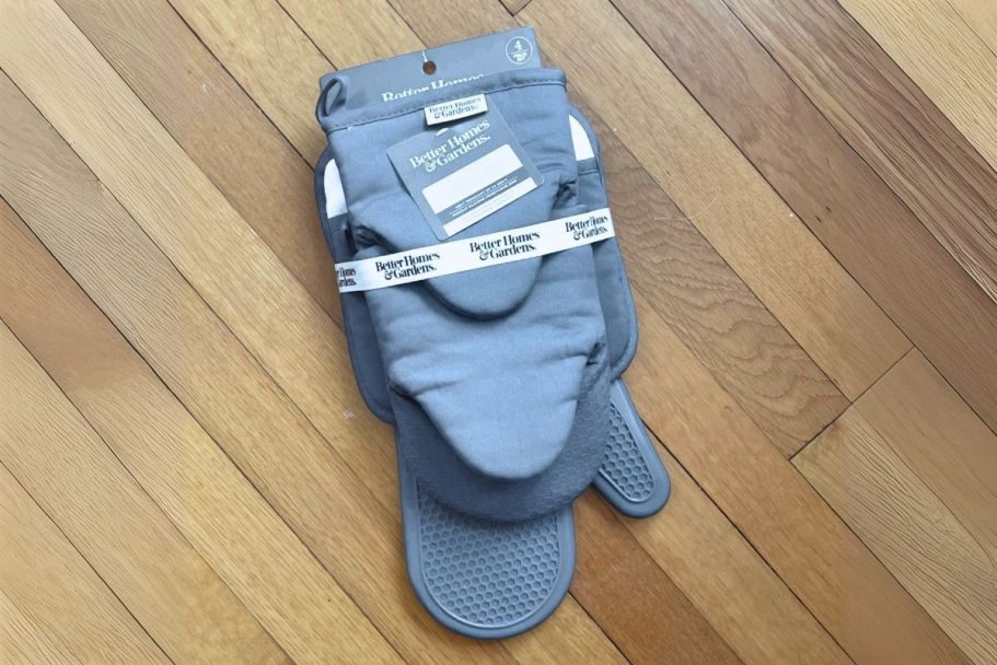 Better Homes & Gardens Silicone Oven Mitt 4-Piece Set Just $12.98 on Walmart.online