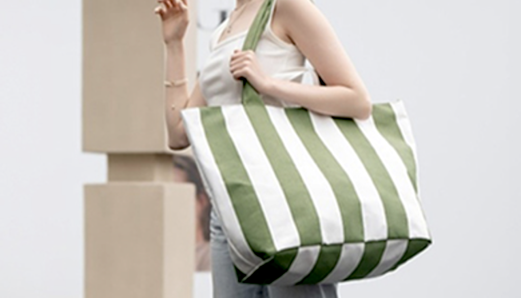 Women’s Striped Travel Tote Bag Only $9.99 on Amazon (Regularly $20)
