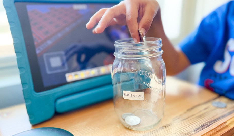 putting quarter into jar